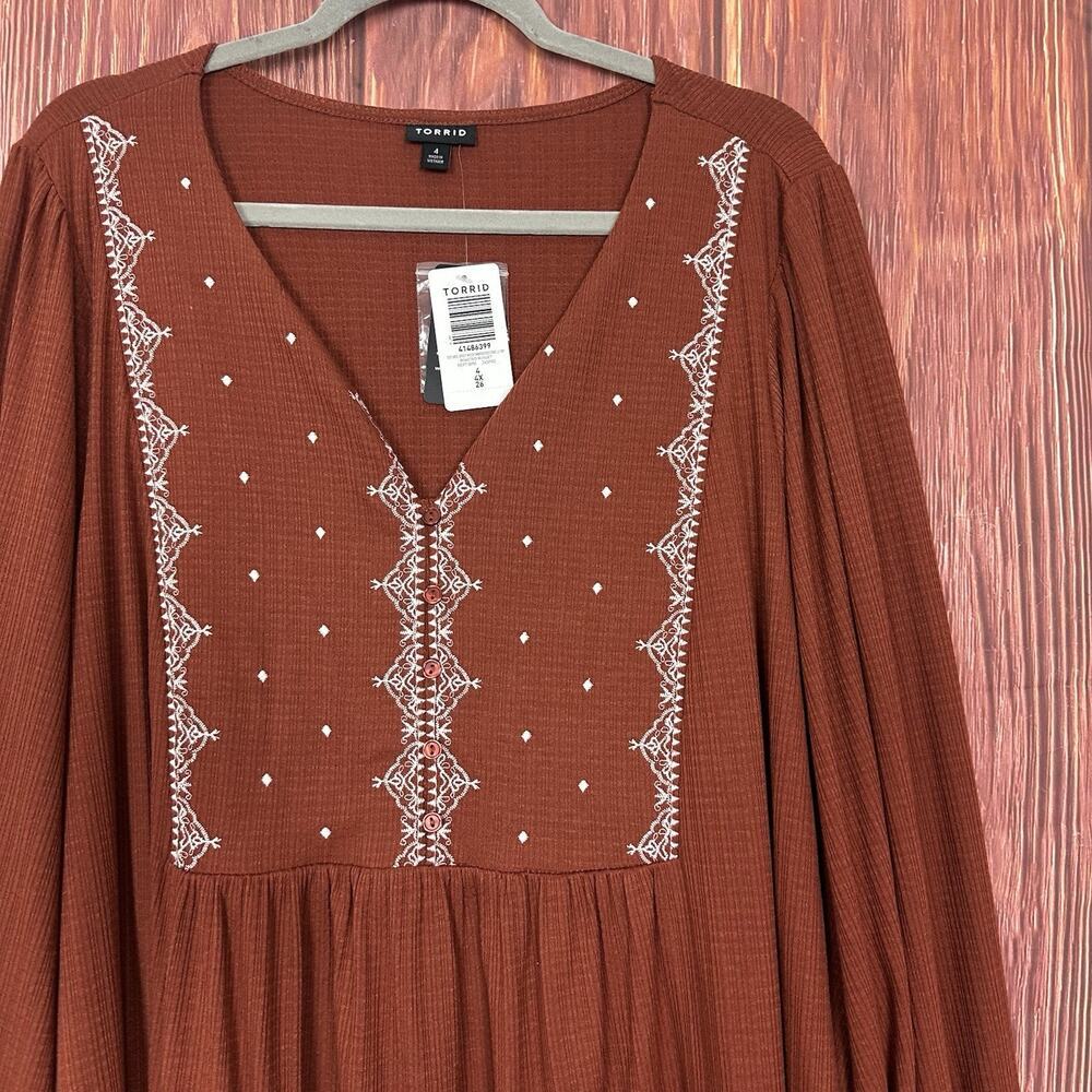 Torrid Textured Jersey V-Neck Embroidered Yoke Long Sleeve Top Size 4X NWT - Picture 3 of 6